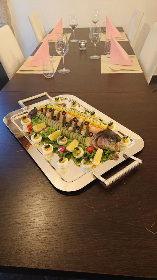 Hotel-Restaurant Le Lion D'Or Порентруи Екстериор снимка