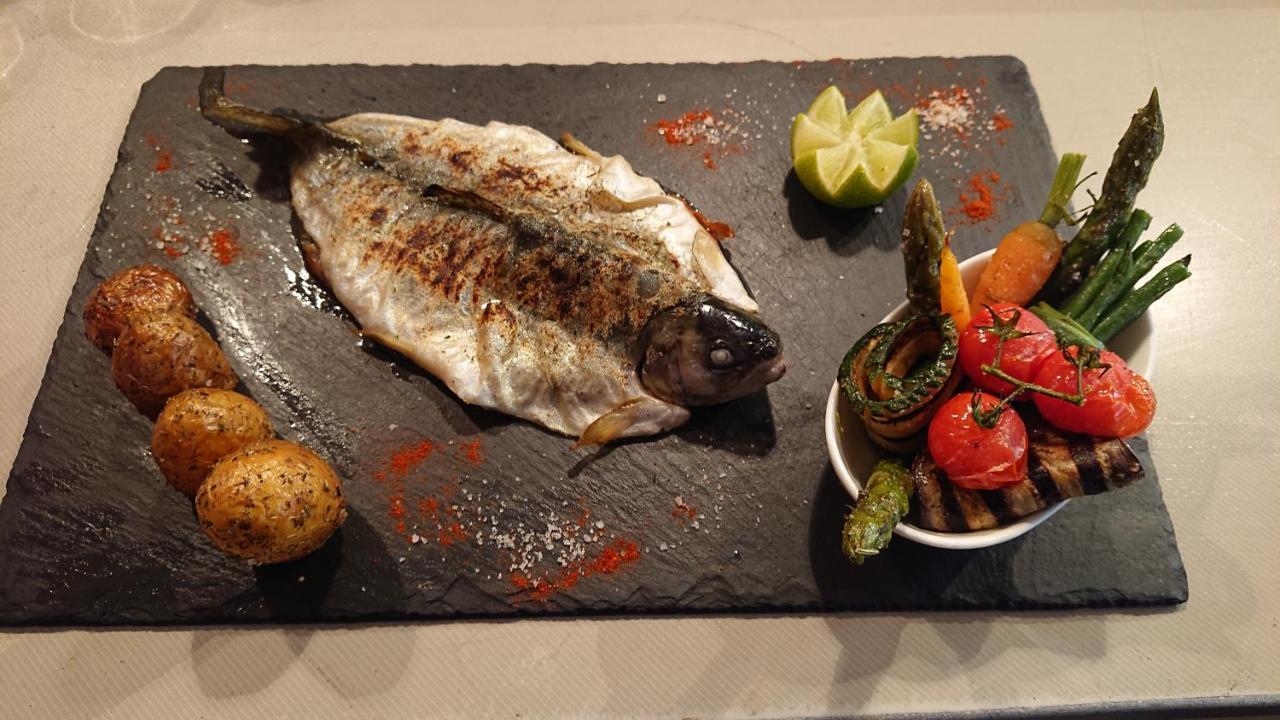 Hotel-Restaurant Le Lion D'Or Порентруи Екстериор снимка