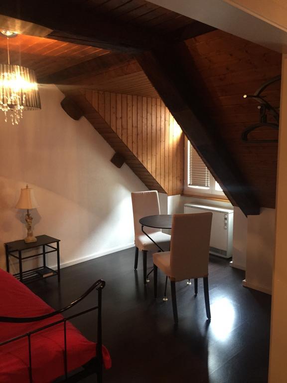 Hotel-Restaurant Le Lion D'Or Порентруи Стая снимка