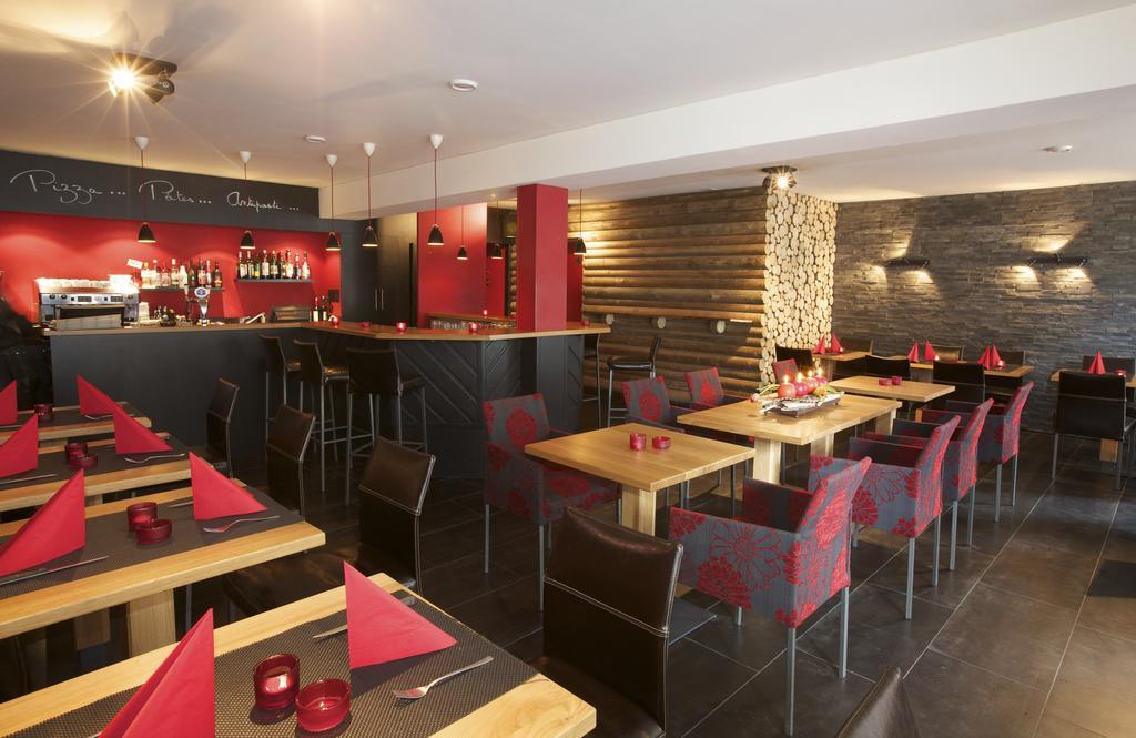 Hotel-Restaurant Le Lion D'Or Порентруи Екстериор снимка