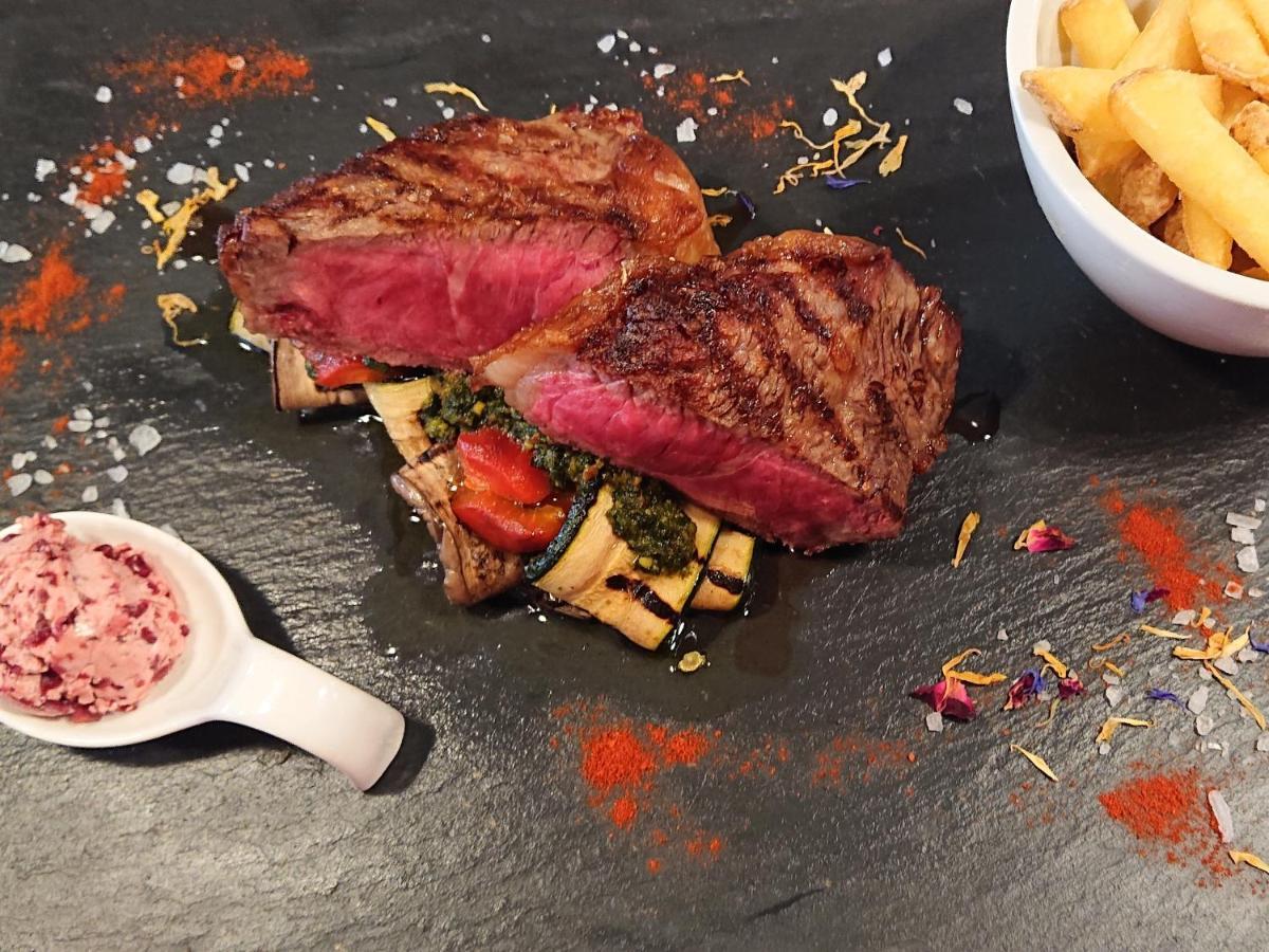 Hotel-Restaurant Le Lion D'Or Порентруи Екстериор снимка